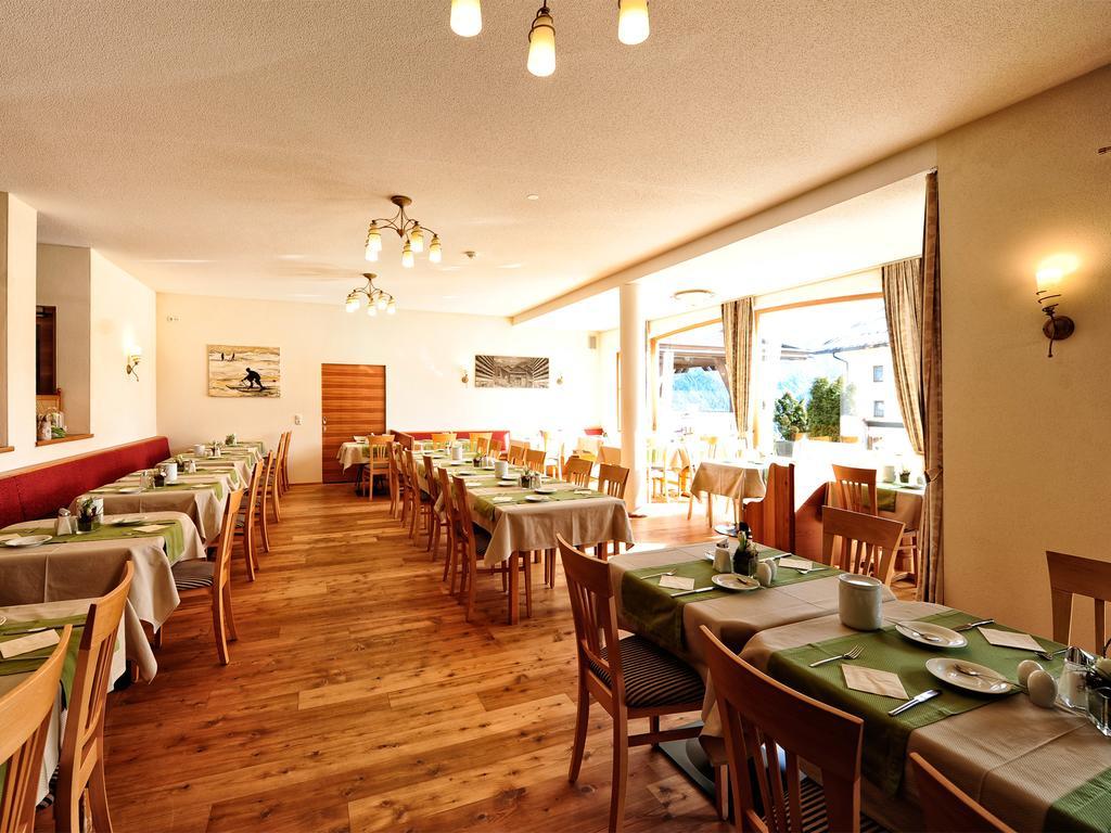 Hotel Roeck Garni Fiss Extérieur photo