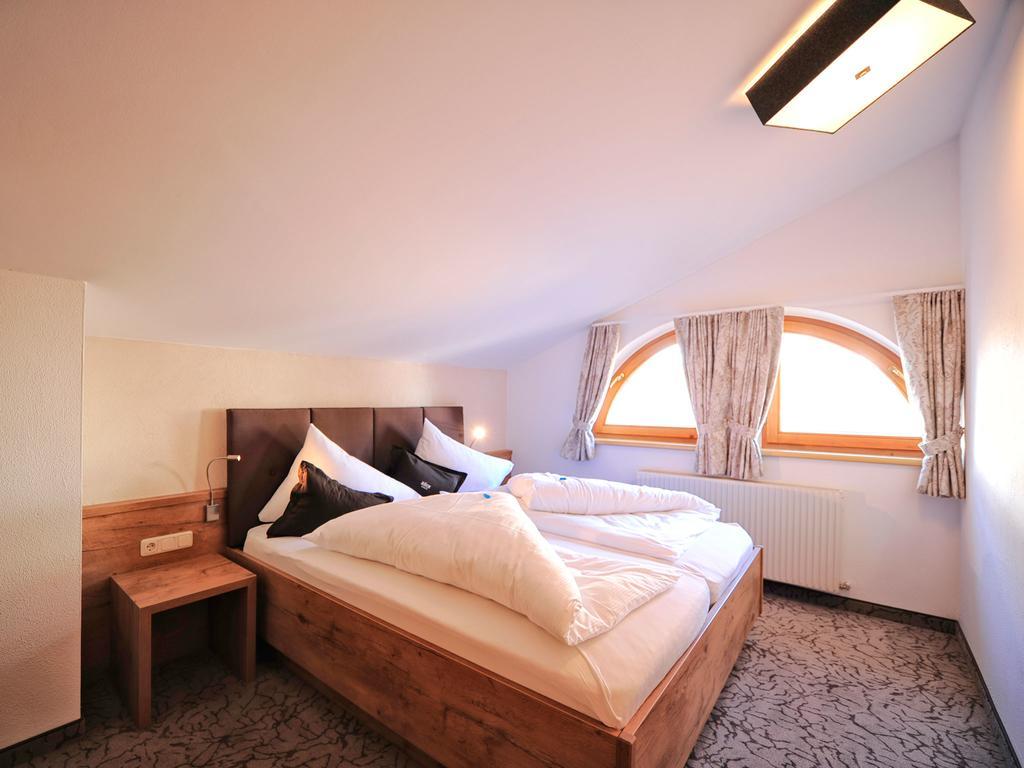Hotel Roeck Garni Fiss Extérieur photo