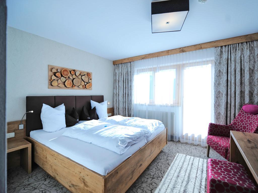 Hotel Roeck Garni Fiss Extérieur photo