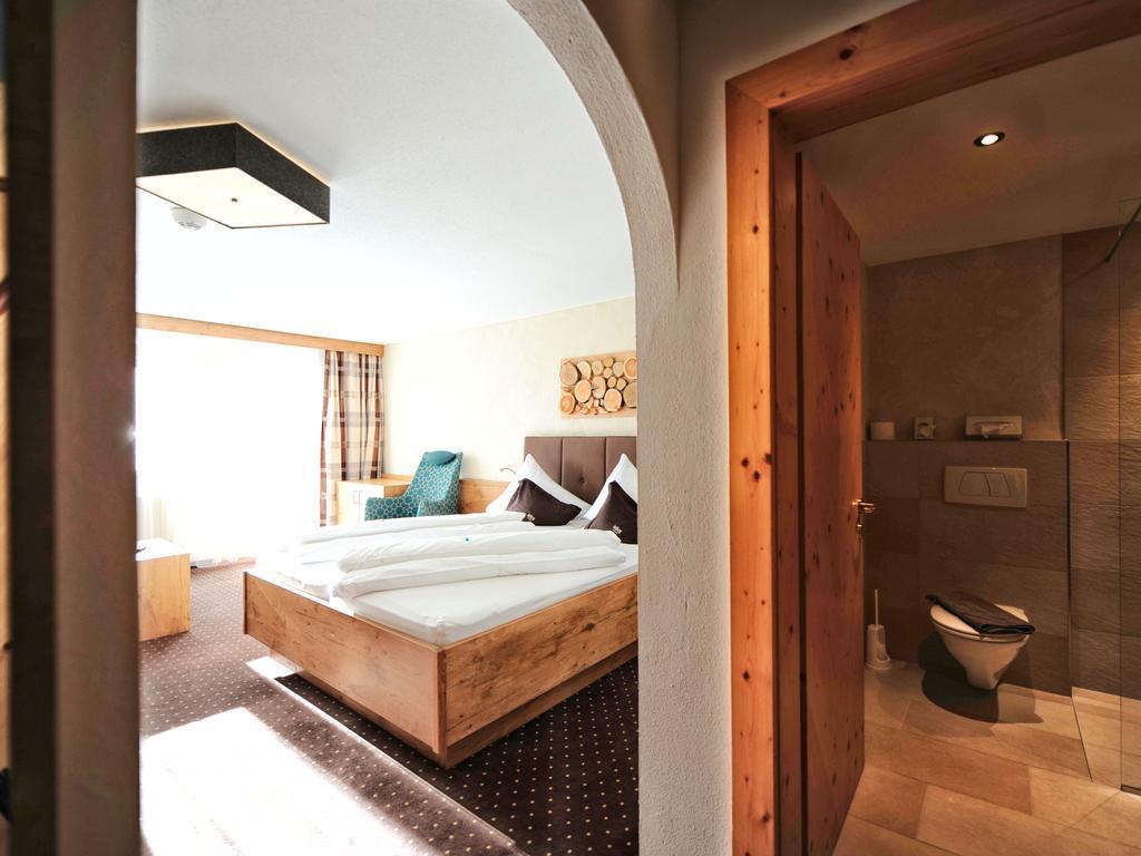 Hotel Roeck Garni Fiss Extérieur photo