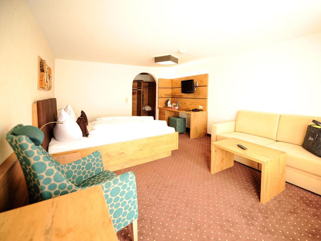 Hotel Roeck Garni Fiss Extérieur photo