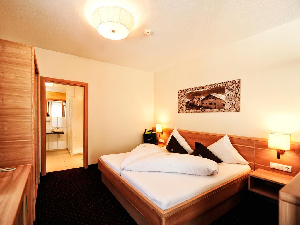 Hotel Roeck Garni Fiss Extérieur photo