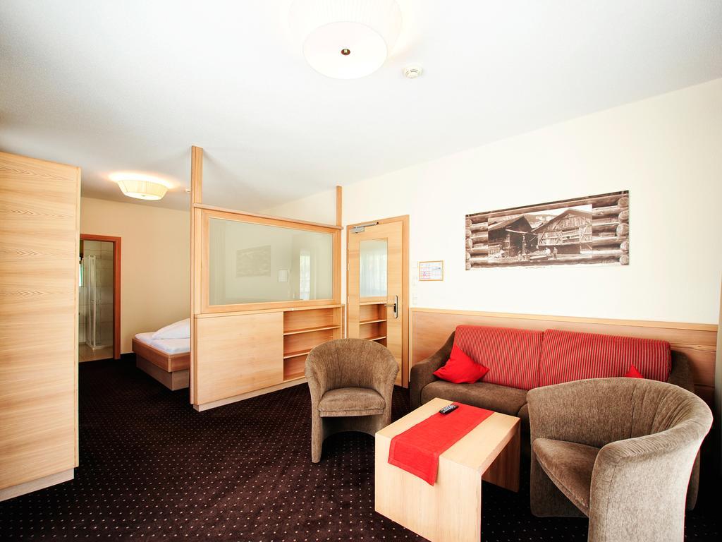Hotel Roeck Garni Fiss Extérieur photo