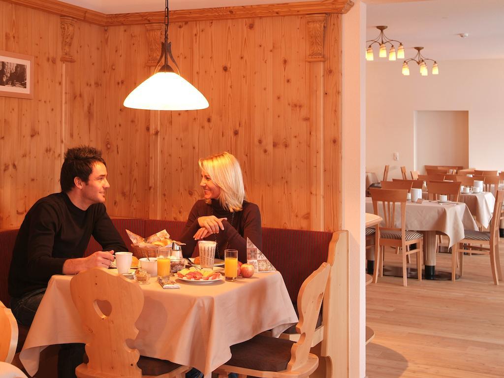 Hotel Roeck Garni Fiss Extérieur photo
