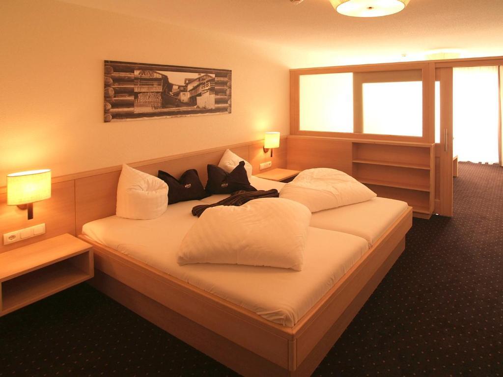 Hotel Roeck Garni Fiss Chambre photo