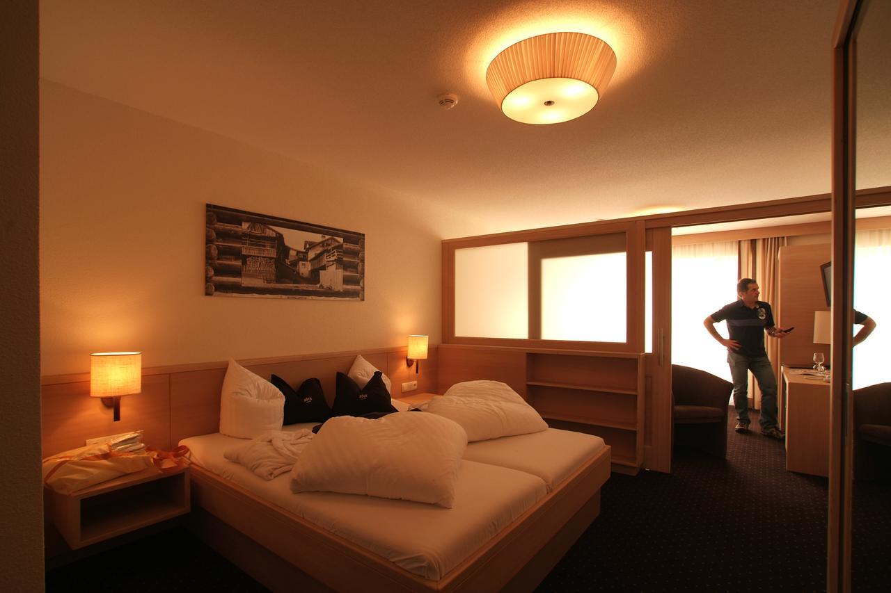 Hotel Roeck Garni Fiss Extérieur photo
