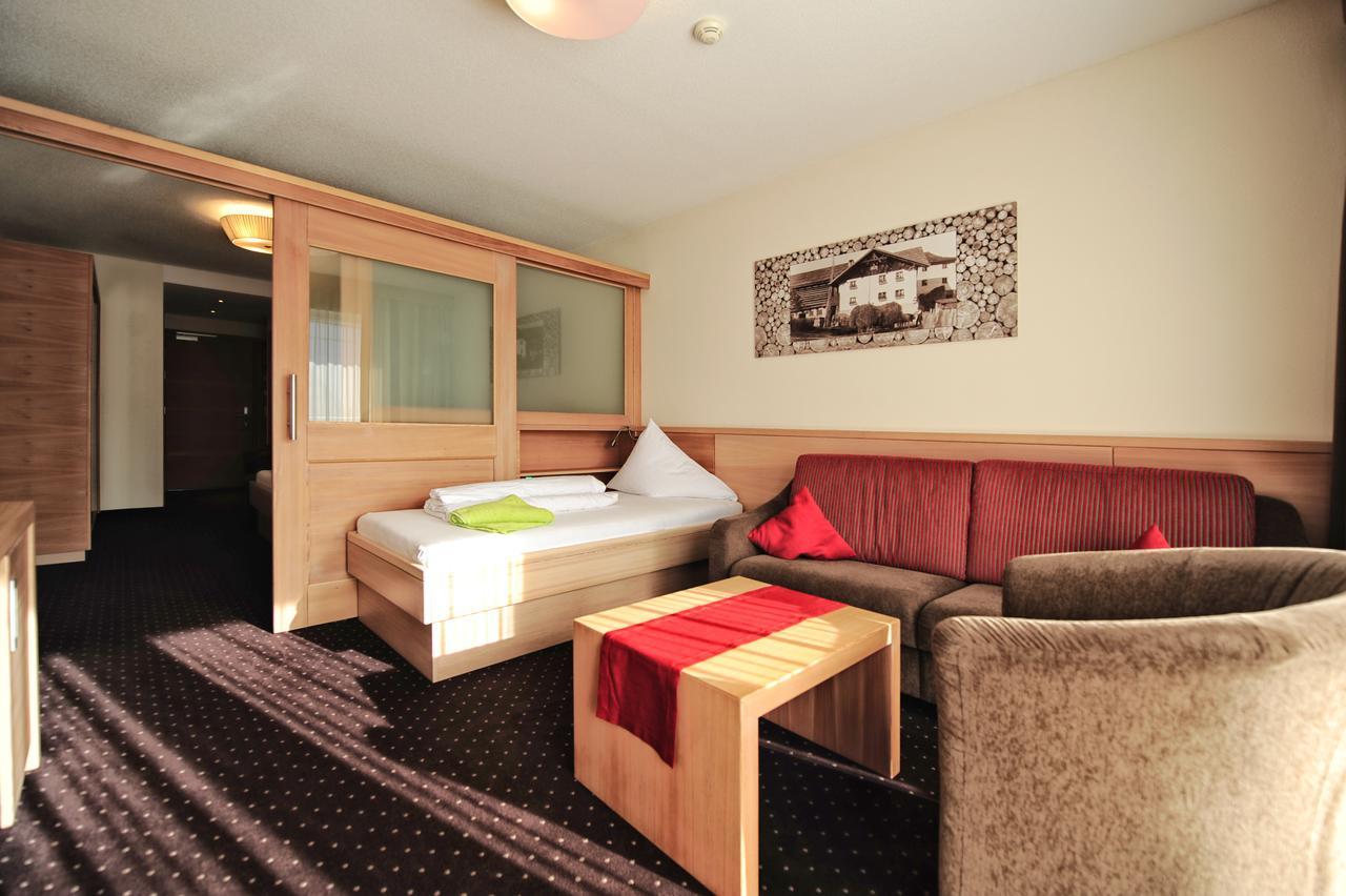 Hotel Roeck Garni Fiss Extérieur photo